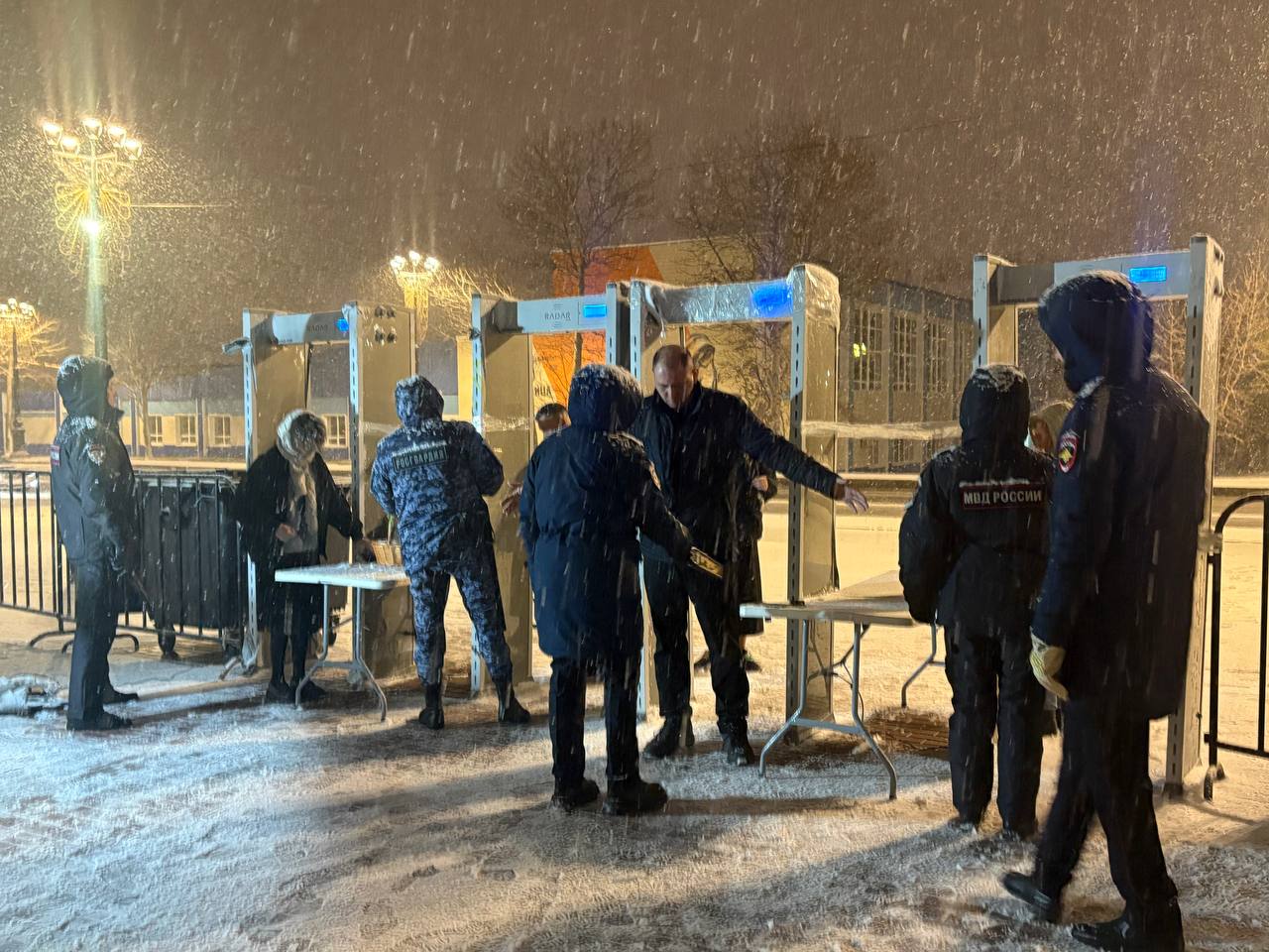 Сотрудники Сахалинской полиции обеспечили охрану общественного порядка во время празднования Пасхи Сотрудники Сахалинской полиции обеспечили охрану общественного порядка во время празднования Пасхи