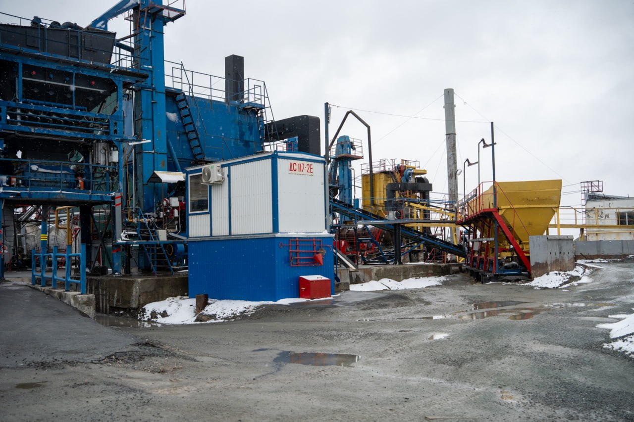 Губернатор Валерий Лимаренко посетил завод имени Федотова и оценил готовность к активному сезону дорожных работ Губернатор Валерий Лимаренко посетил завод имени Федотова и оценил готовность к активному сезону дорожных работ