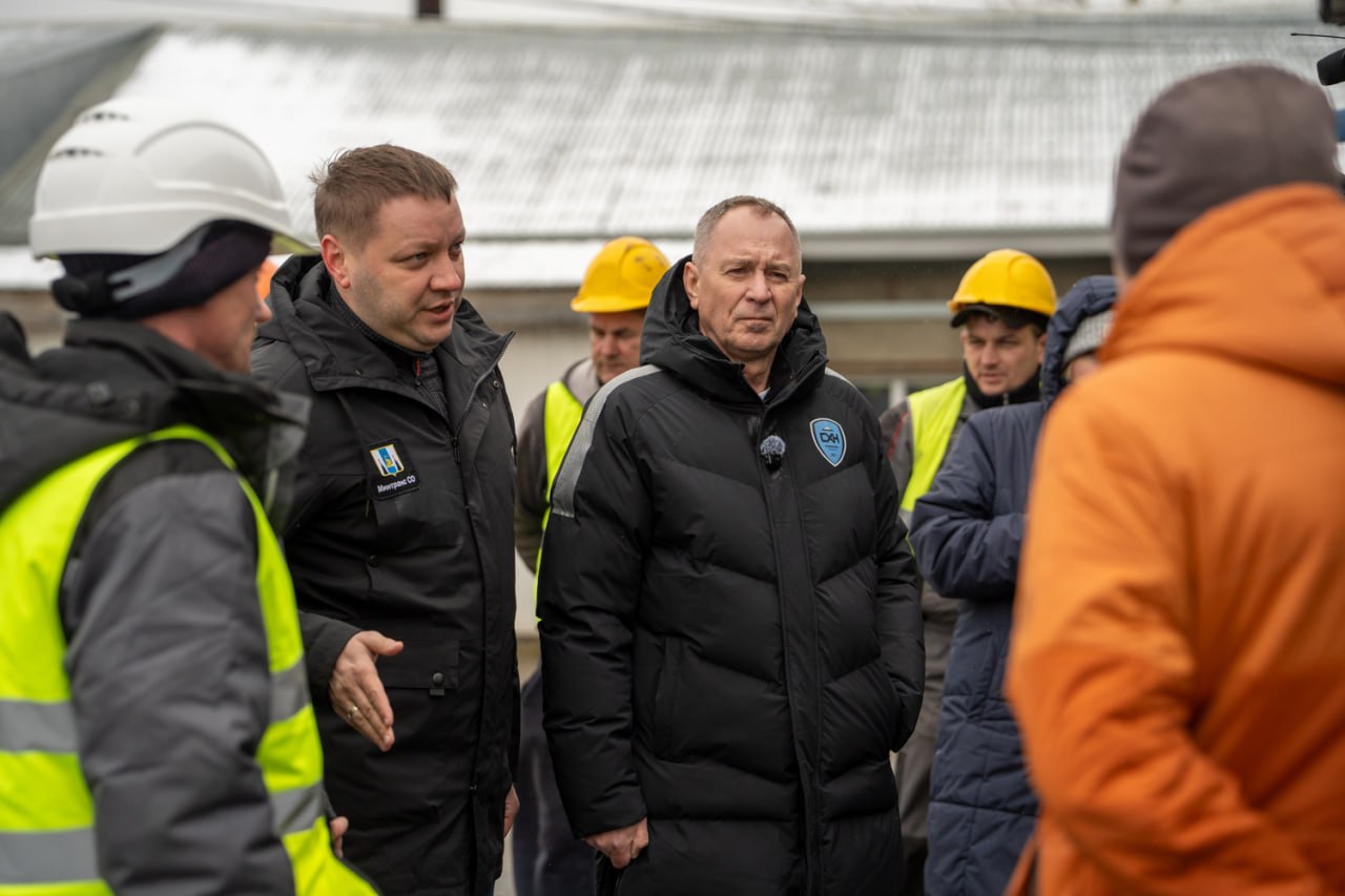 Губернатор Валерий Лимаренко посетил завод имени Федотова и оценил готовность к активному сезону дорожных работ Губернатор Валерий Лимаренко посетил завод имени Федотова и оценил готовность к активному сезону дорожных работ