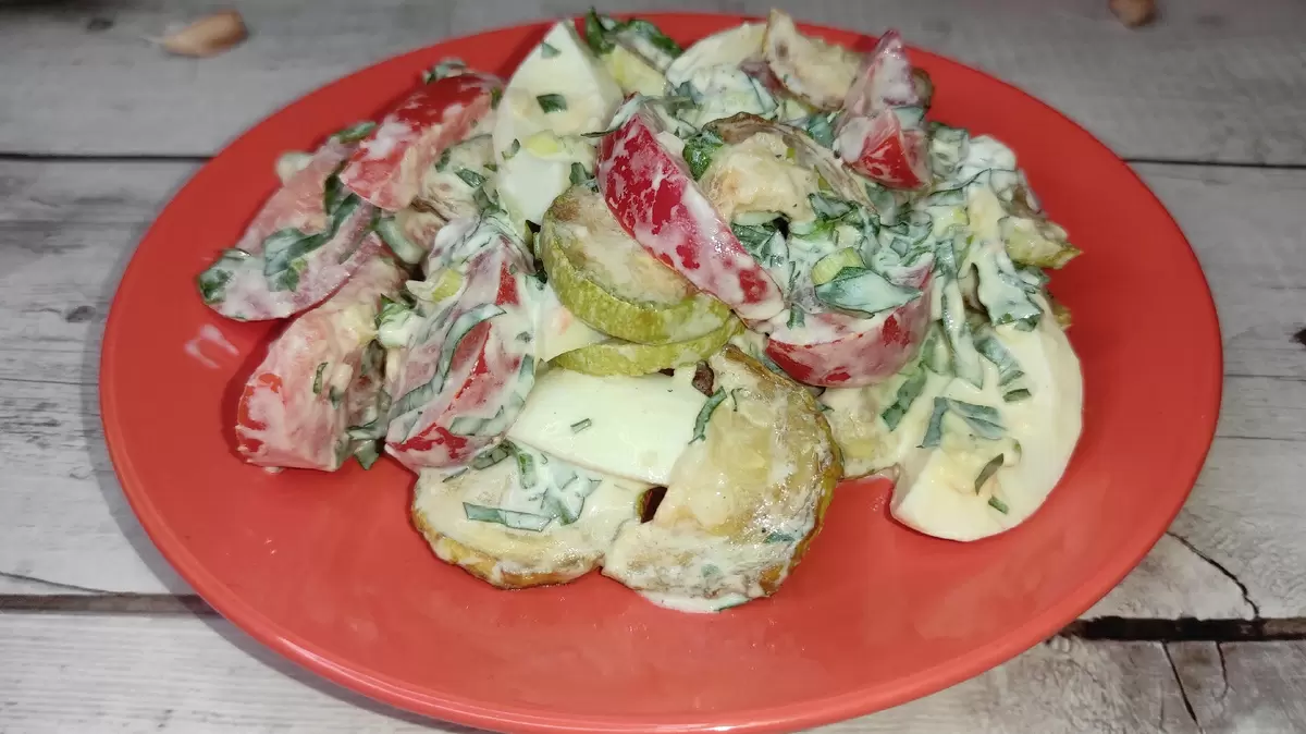 Салат из жареных кабачков: легкое и вкусное блюдо для всей семьи