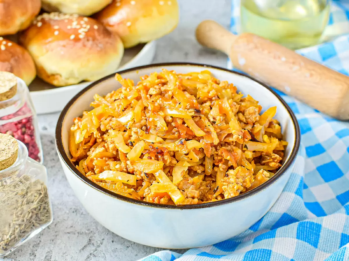 Как перевернуть классический рецепт: аппетитная начинка из капусты и фарша