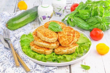 Легкие котлеты из куриной грудки с кабачком: простой и вкусный рецепт, который понравится всем