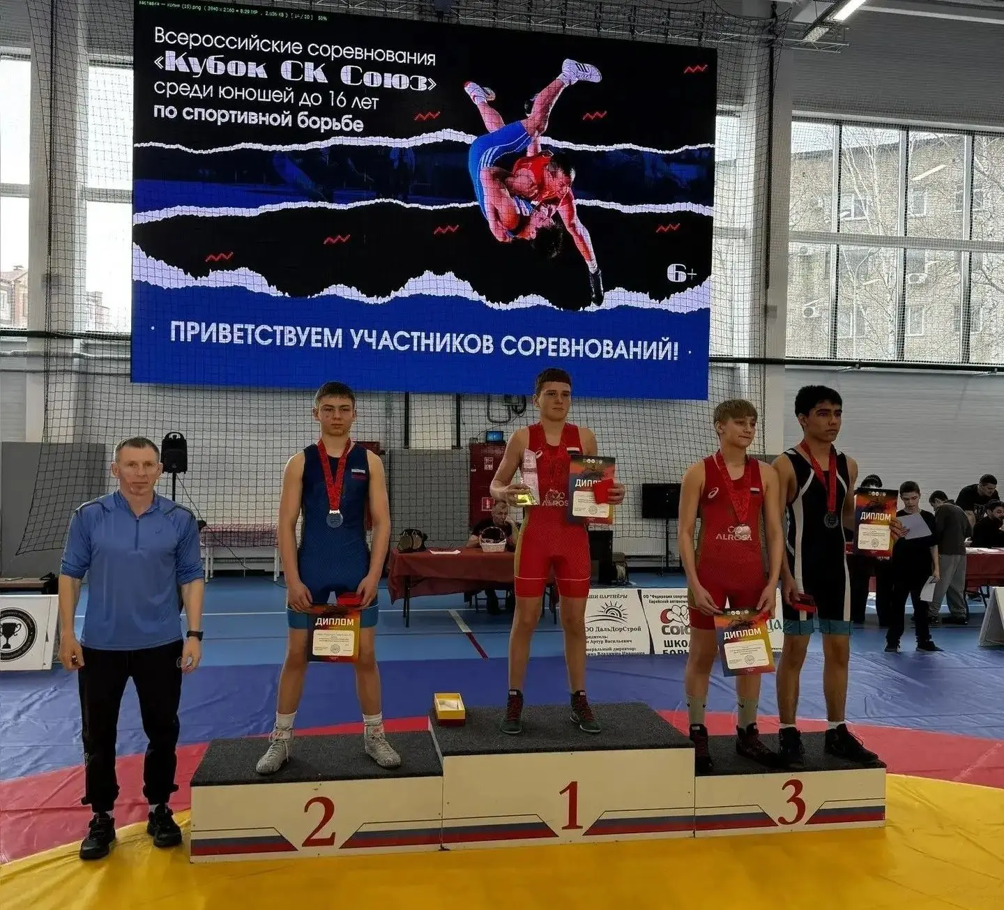 Сахалинские борцы завоевали девять медалей всероссийского турнира Сахалинские борцы завоевали девять медалей всероссийского турнира