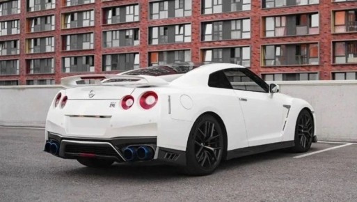 ������� �������� ����������: Nissan GTR ������� � ��������������
