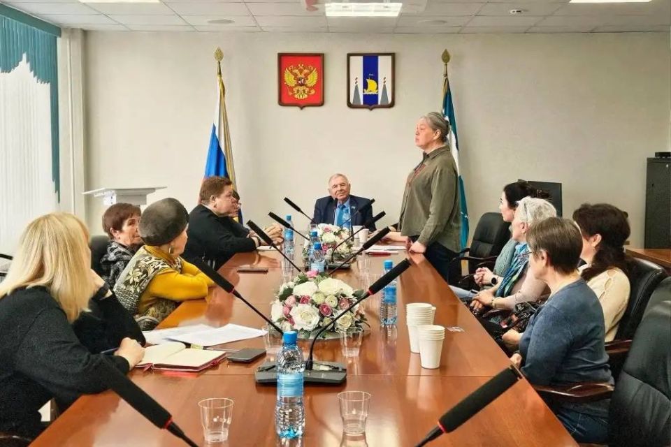 Встречу с сахалинскими рукодельницами провел заместитель председателя комитета по экономическому развитию, председатель депутатской фракции «Партия пенсионеров» Юрий Выголов Встречу с сахалинскими рукодельницами провел заместитель председателя комитета по экономическому развитию, председатель депутатской фракции «Партия пенсионеров» Юрий Выголов