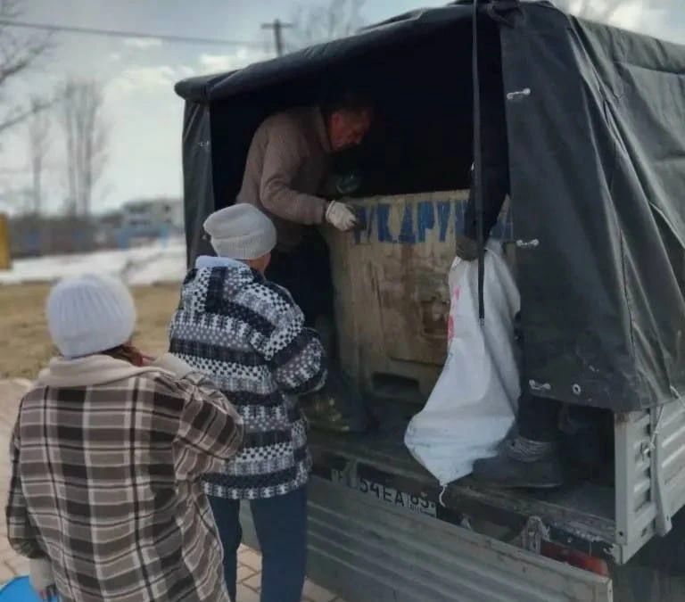 Более пяти тонн свежей сельди передали жителям сел Поронайского района в рамках благотворительной акции Более пяти тонн свежей сельди передали жителям сел Поронайского района в рамках благотворительной акции