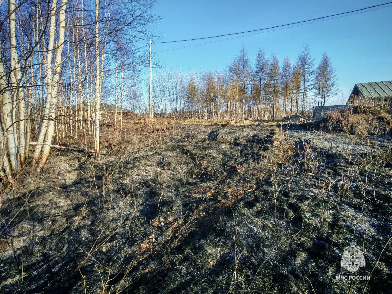 Огнеборцы защищают населенные пункты от ландшафтных пожаров Огнеборцы защищают населенные пункты от ландшафтных пожаров