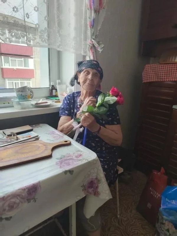 Работники прокуратуры города Южно-Сахалинска в преддверии празднования Дня Победы поздравили ветеранов Великой Отечественной войны Работники прокуратуры города Южно-Сахалинска в преддверии празднования Дня Победы поздравили ветеранов Великой Отечественной войны