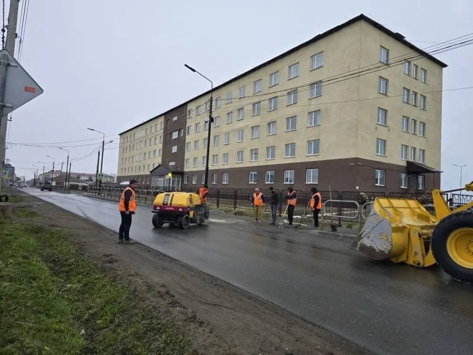 В Поронайске приступили ко второму этапу ямочного ремонта: залатают 600 "квадратов" дороги В Поронайске приступили ко второму этапу ямочного ремонта: залатают 600 "квадратов" дороги