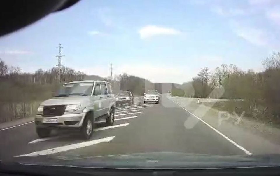 Сантиметры до трагедии: на Сахалине сразу два авто выскочили на встречку
