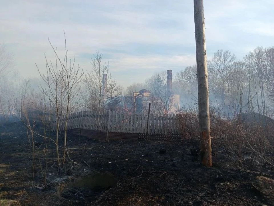 В Поронайском районе горел нежилой дом В Поронайском районе горел нежилой дом