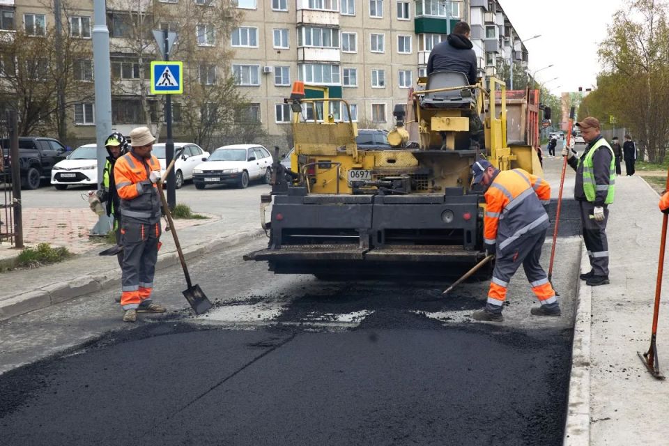 Внутриквартальные проезды Южно-Сахалинска приводят в порядок Внутриквартальные проезды Южно-Сахалинска приводят в порядок