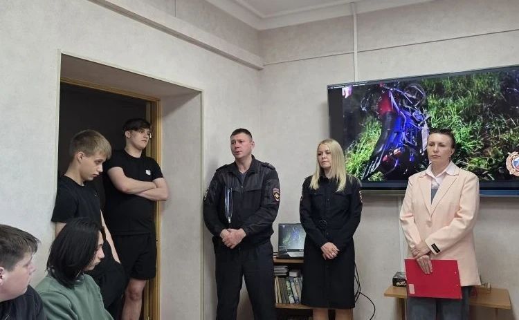 Сегодня в селе Горнозаводск студенты ГБПОУ СПЦ № 5 встретились с представителями ОМВД «Невельский» и МКУ «Управление сельскими территориями Невельского муниципального округа" Сегодня в селе Горнозаводск студенты ГБПОУ СПЦ № 5 встретились с представителями ОМВД «Невельский» и МКУ «Управление сельскими территориями Невельского муниципального округа"