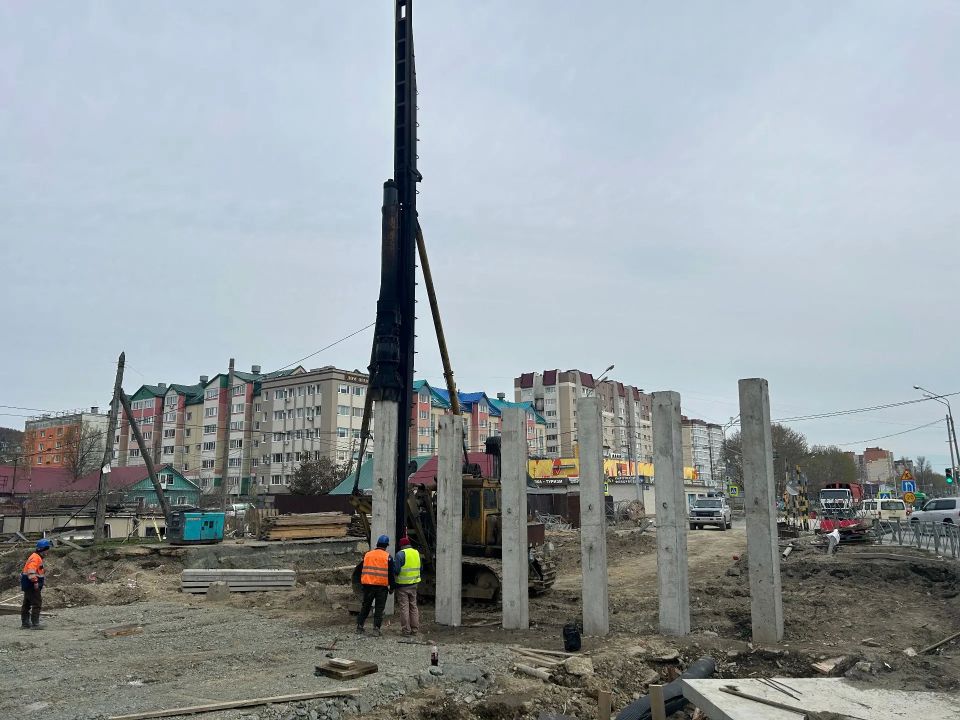 На ремонтируемом участке пр. Мира завершили устройство свай под мост через Уюновку На ремонтируемом участке пр. Мира завершили устройство свай под мост через Уюновку