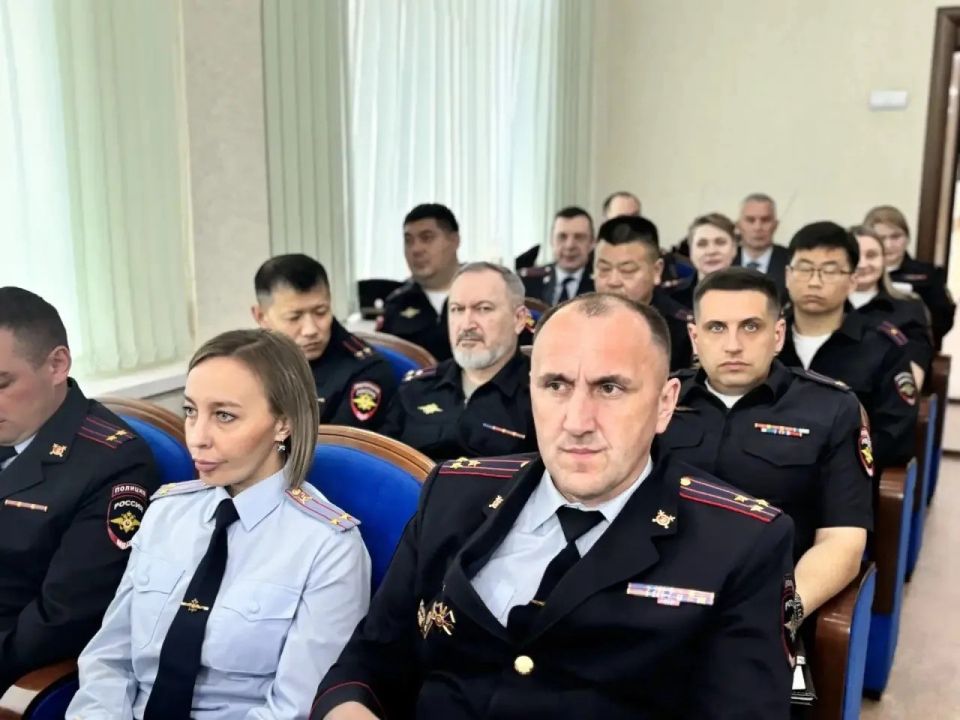 Начальник УМВД России по Сахалинской области полковник полиции Владимир Арбузов провел оперативное совещание с руководителями подразделений аппарата и территориальных органов УМВД России по Сахалинской области Начальник УМВД России по Сахалинской области полковник полиции Владимир Арбузов провел оперативное совещание с руководителями подразделений аппарата и территориальных органов УМВД России по Сахалинской области