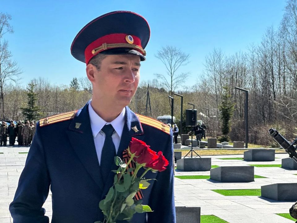 Руководитель Поронайского межрайонного следственного отдела принял участие в открытии «Вахты памяти» Руководитель Поронайского межрайонного следственного отдела принял участие в открытии «Вахты памяти»