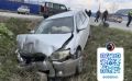 "Филдер" вылетел в кювет после удара о внедорожник в Южно-Сахалинске - пострадала пассажирка