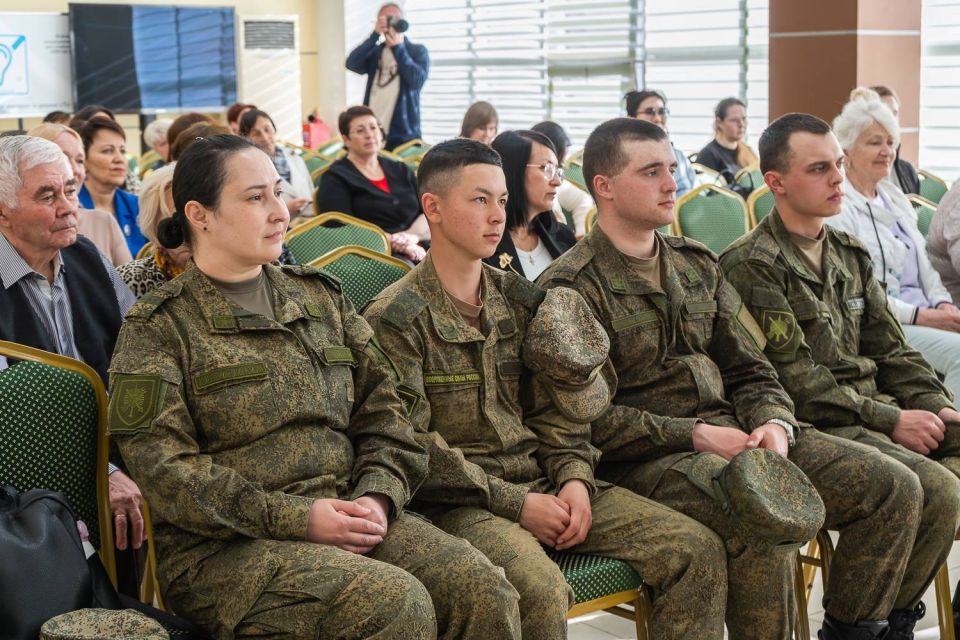 В СахОУНБ им. Н.А. Тарасова прошла лекция-встреча с доктором исторических наук Владимиром Лавровым