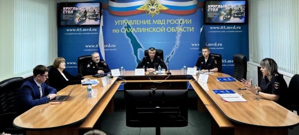 В УМВД России по Сахалинской области состоялся круглый стол, посвященный профилактике дорожно-транспортных происшествий с участием несовершеннолетних водителей, безопасности использования СИМ В УМВД России по Сахалинской области состоялся круглый стол, посвященный профилактике дорожно-транспортных происшествий с участием несовершеннолетних водителей, безопасности использования СИМ