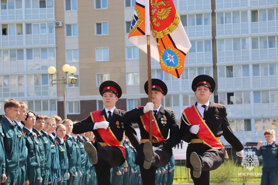 Кадеты Южно-Сахалинска продемонстрировали навыки спасения на Дне открытых дверей