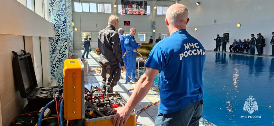 Более 100 водолазов приняли участие в учебном сборе в Центроспасе МЧС России Более 100 водолазов приняли участие в учебном сборе в Центроспасе МЧС России