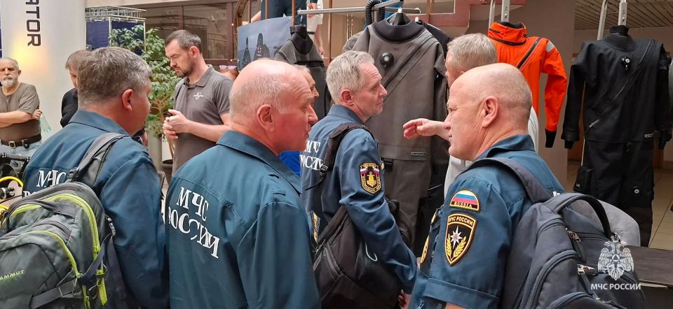 Более 100 водолазов приняли участие в учебном сборе в Центроспасе МЧС России Более 100 водолазов приняли участие в учебном сборе в Центроспасе МЧС России
