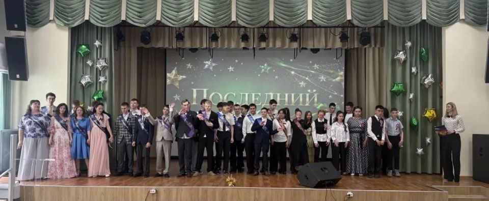 Последний звонок прозвенел для выпускников образовательных учреждений Южно-Сахалинска Последний звонок прозвенел для выпускников образовательных учреждений Южно-Сахалинска