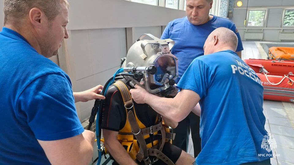 Более 100 водолазов приняли участие в учебном сборе в Центроспасе МЧС России Более 100 водолазов приняли участие в учебном сборе в Центроспасе МЧС России