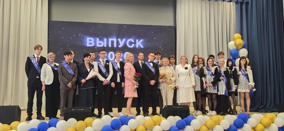 Последний звонок прозвенел для выпускников образовательных учреждений Южно-Сахалинска