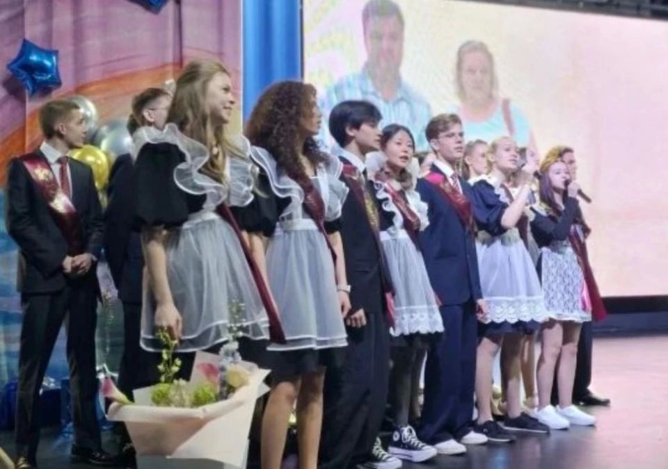 Последний звонок прозвенел для выпускников образовательных учреждений Южно-Сахалинска Последний звонок прозвенел для выпускников образовательных учреждений Южно-Сахалинска
