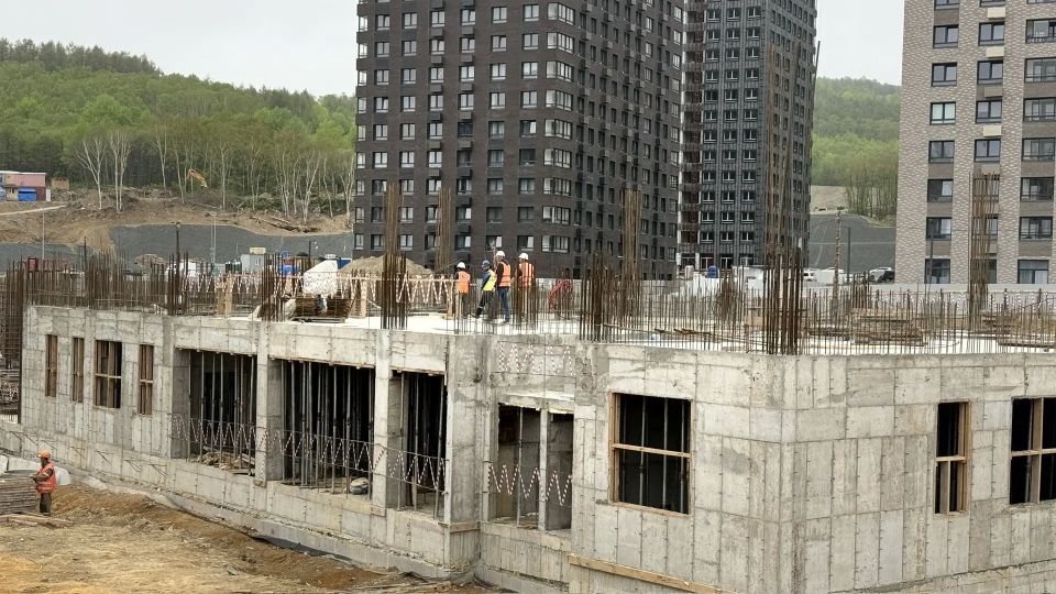 В ЖК «Уюн Парк» продолжается стройка ключевого объекта