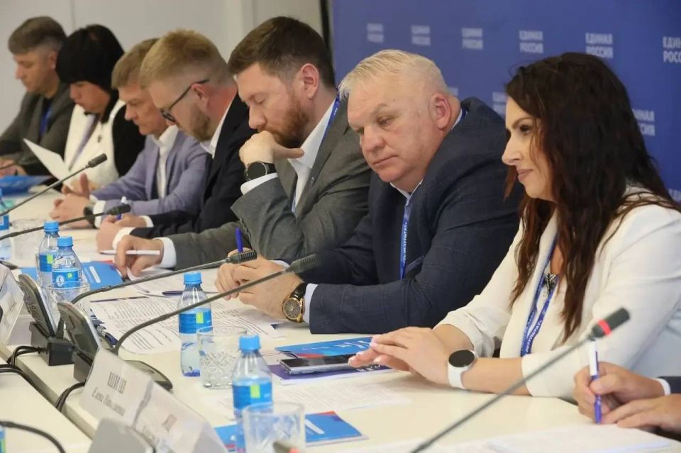 Депутат Александр Гринберг поделился опытом региона на окружном форуме «Есть результат!» во Владивостоке Депутат Александр Гринберг поделился опытом региона на окружном форуме «Есть результат!» во Владивостоке