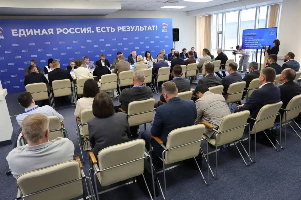 Депутат Александр Гринберг поделился опытом региона на окружном форуме «Есть результат!» во Владивостоке Депутат Александр Гринберг поделился опытом региона на окружном форуме «Есть результат!» во Владивостоке