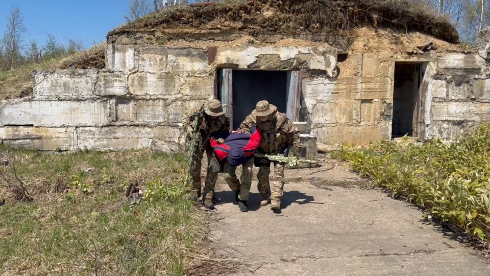 "Атака на вертолет при взлёте": на Сахалине провели антитеррористические учения "Атака на вертолет при взлёте": на Сахалине провели антитеррористические учения