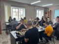 «Я такого не помню!» - городской турнир по шахматам в Охе порадовал двумя моментами