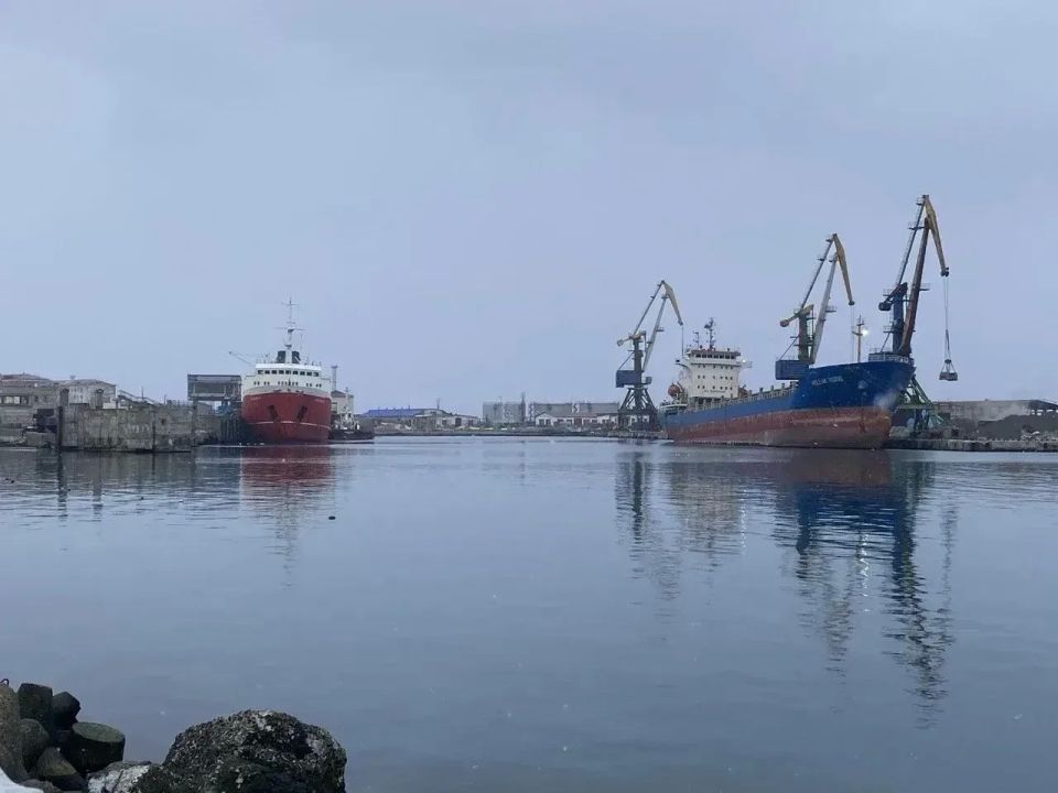 В связи с подходом циклона, действие которого распространится по всему Татарскому проливу, с начала суток 28 мая ожидается закрытие движения через паромную переправу Ванино – Холмск – Ванино