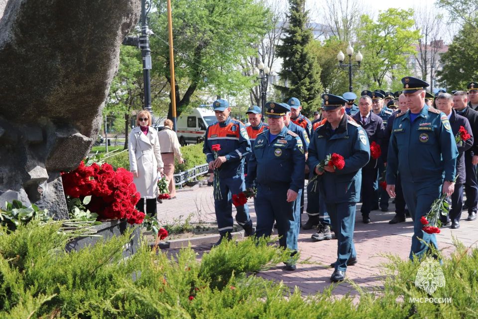31 год спустя: в Южно-Сахалинске почтили память жертв Нефтегорского землетрясения 31 год спустя: в Южно-Сахалинске почтили память жертв Нефтегорского землетрясения