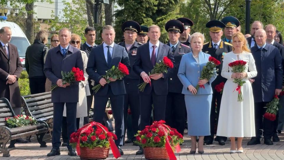 Жители Сахалина и Курил вспомнили одну из самых печальных страниц в истории региона - разрушительное землетрясение в Нефтегорске Жители Сахалина и Курил вспомнили одну из самых печальных страниц в истории региона - разрушительное землетрясение в Нефтегорске