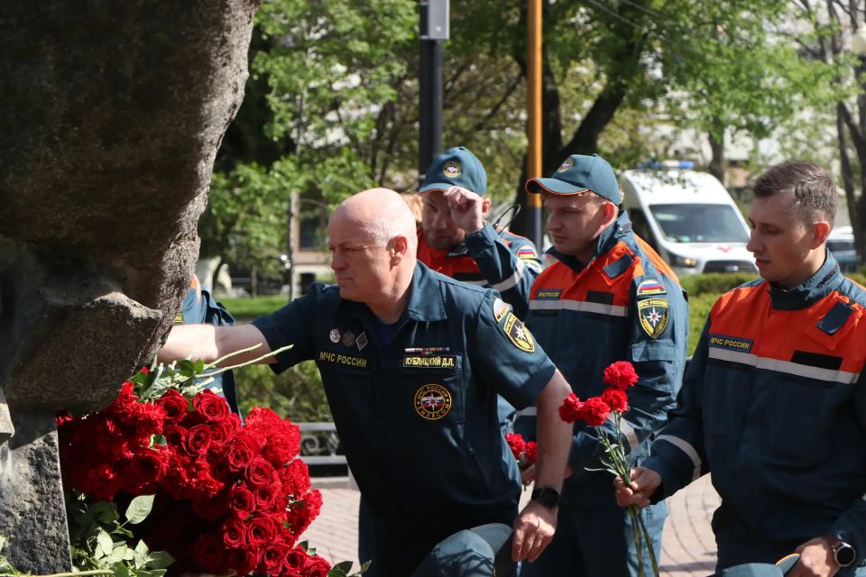В Южно-Сахалинске почтили память жертв Нефтегорского землетрясения 1995 года В Южно-Сахалинске почтили память жертв Нефтегорского землетрясения 1995 года