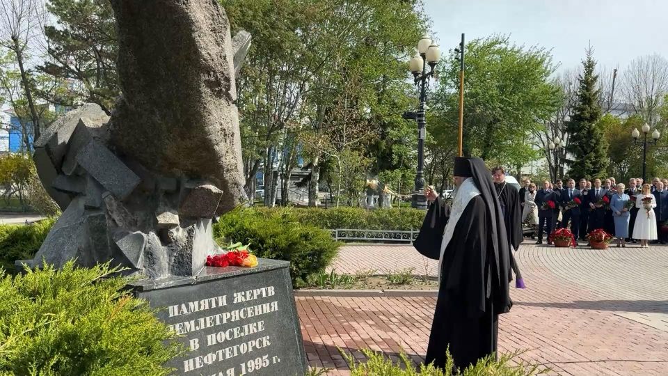 Жители Сахалина и Курил вспомнили одну из самых печальных страниц в истории региона - разрушительное землетрясение в Нефтегорске Жители Сахалина и Курил вспомнили одну из самых печальных страниц в истории региона - разрушительное землетрясение в Нефтегорске
