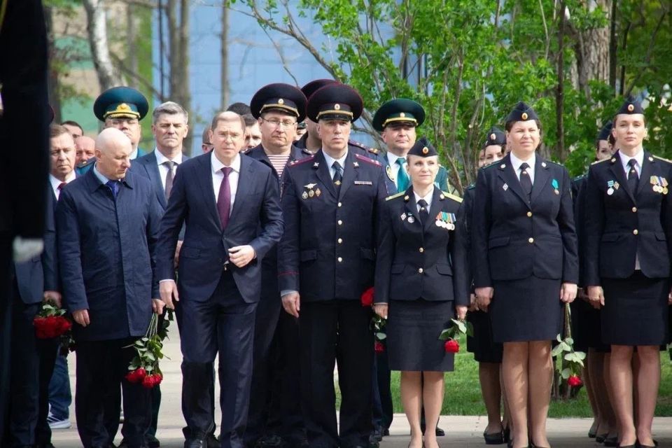 Начальник УМВД России по Сахалинской области полковник полиции Арбузов принял участие в торжественных мероприятиях ко Дню пограничника Начальник УМВД России по Сахалинской области полковник полиции Арбузов принял участие в торжественных мероприятиях ко Дню пограничника