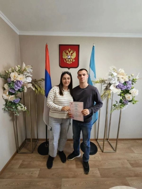Первые пары сахалинцев скрепили свой союз в новом зале ЗАГСа Южно-Сахалинска