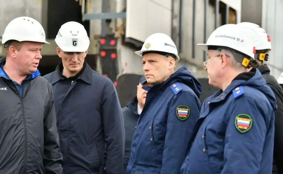 Заместитель Генерального прокурора Российской Федерации Виктор Мельник посетил остров Итуруп Курильской гряды для оценки соблюдения требований федерального законодательства при строительстве социальных объектов в рамках... Заместитель Генерального прокурора Российской Федерации Виктор Мельник посетил остров Итуруп Курильской гряды для оценки соблюдения требований федерального законодательства при строительстве социальных объектов в рамках...