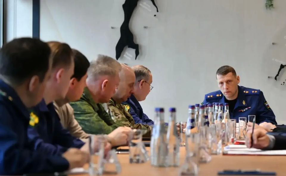 Заместитель Генерального прокурора Российской Федерации Виктор Мельник посетил остров Итуруп Курильской гряды для оценки соблюдения требований федерального законодательства при строительстве социальных объектов в рамках... Заместитель Генерального прокурора Российской Федерации Виктор Мельник посетил остров Итуруп Курильской гряды для оценки соблюдения требований федерального законодательства при строительстве социальных объектов в рамках...