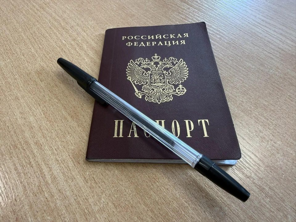 Сахалинские выпускники вооружились черными шариковыми ручками Сахалинские выпускники вооружились черными шариковыми ручками