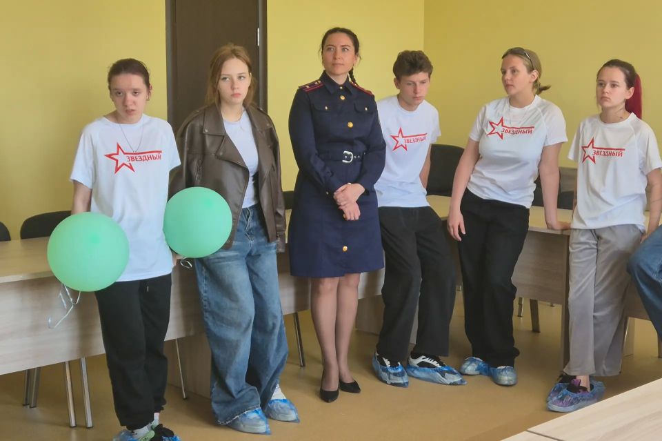 Сотрудники следственного управления СК России по Сахалинской области совместно с представителями регионального отделения молодёжного союза «Юный следователь» приняли участие в празднике для подшефных детей из центра... Сотрудники следственного управления СК России по Сахалинской области совместно с представителями регионального отделения молодёжного союза «Юный следователь» приняли участие в празднике для подшефных детей из центра...
