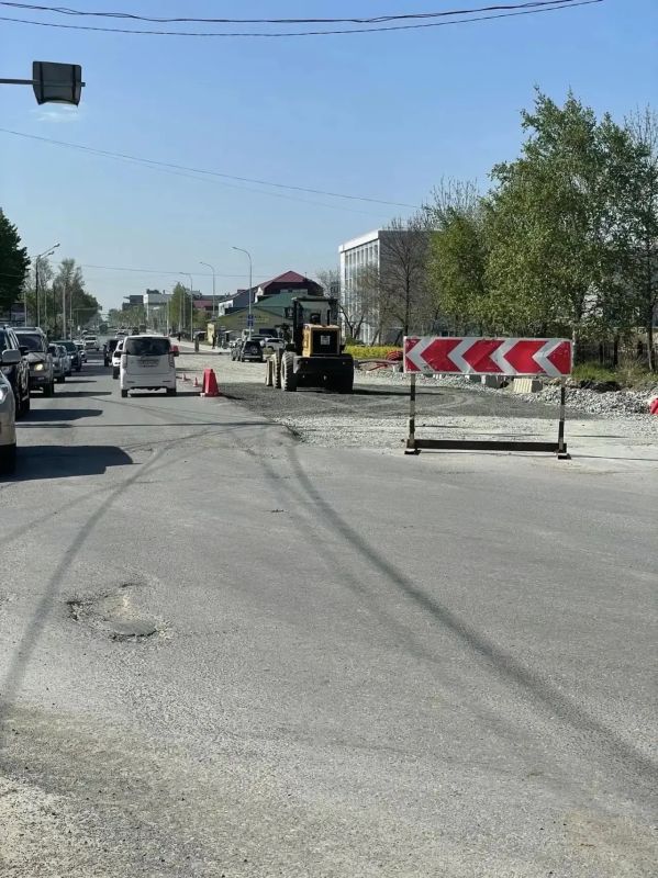 На пр. Мира в Южно-Сахалинске продолжается устройство автодороги и моста через Уюновку На пр. Мира в Южно-Сахалинске продолжается устройство автодороги и моста через Уюновку