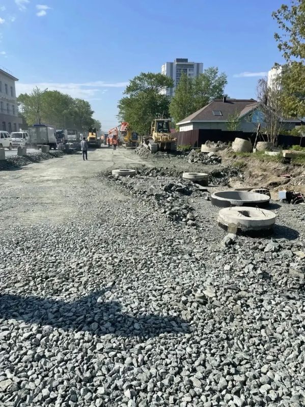 На пр. Мира в Южно-Сахалинске продолжается устройство автодороги и моста через Уюновку На пр. Мира в Южно-Сахалинске продолжается устройство автодороги и моста через Уюновку