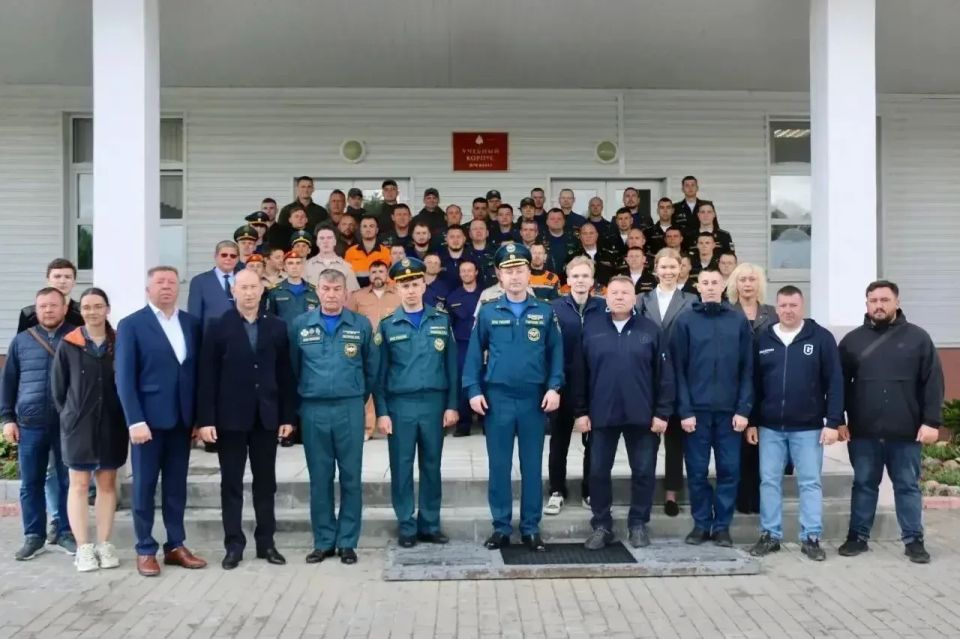 Команда Сахалинской области заняла третье место в шестых Открытых соревнованиях операторов телеуправляемых необитаемых подводных аппаратов (ТНПА) МЧС России, которые прошли в период с 25 по 30 мая в подмосковном Ногинске на... Команда Сахалинской области заняла третье место в шестых Открытых соревнованиях операторов телеуправляемых необитаемых подводных аппаратов (ТНПА) МЧС России, которые прошли в период с 25 по 30 мая в подмосковном Ногинске на...