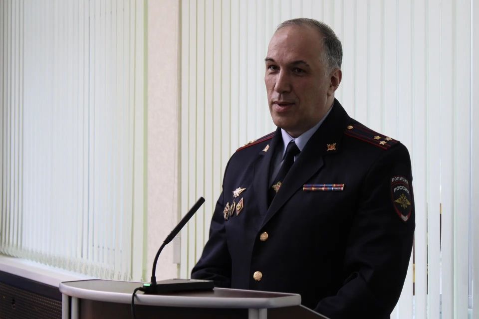 Начальник УМВД России по Сахалинской области полковник полиции Владимир Арбузов подвел итоги оперативно-служебной деятельности и определил приоритеты на предстоящий период Начальник УМВД России по Сахалинской области полковник полиции Владимир Арбузов подвел итоги оперативно-служебной деятельности и определил приоритеты на предстоящий период